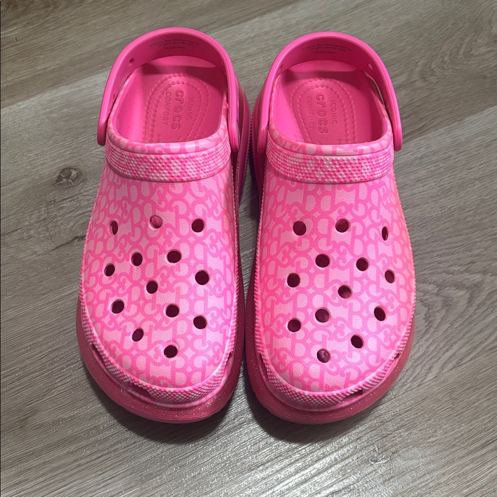 CROCS Glitter Platform Clogs in Bright Pink | 9 Barbie Edition - Picture 2 of 3